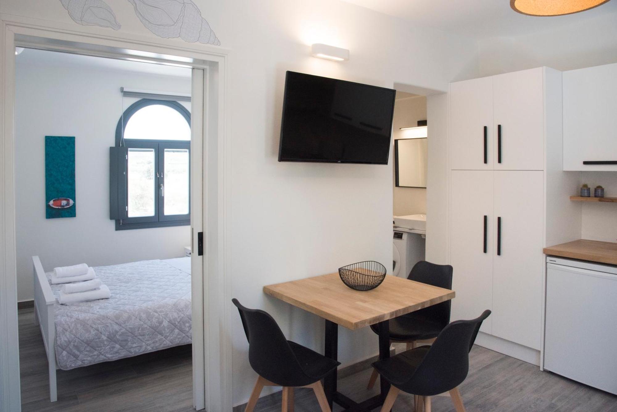 White New 1Bd House With Private Jacuzzi In Isterni Villa Isterni  ภายนอก รูปภาพ