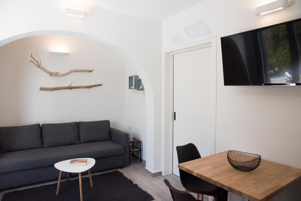 White New 1Bd House With Private Jacuzzi In Isterni Villa Isterni  ภายนอก รูปภาพ